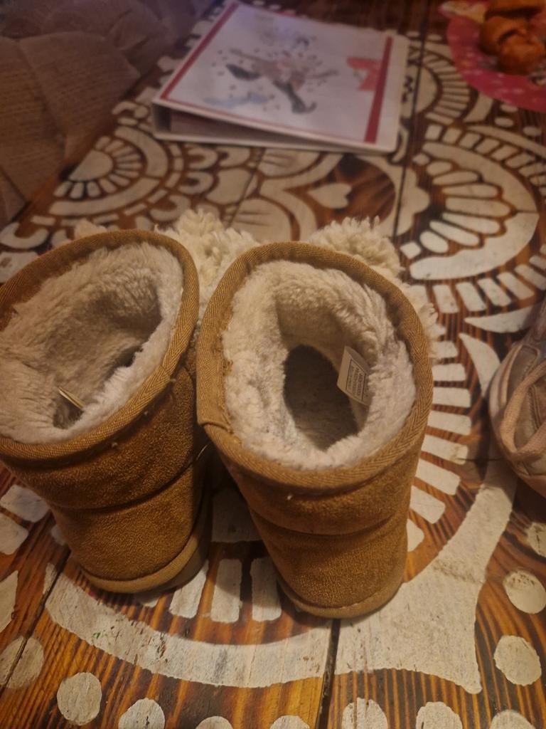 Uggs beertjes, maat 30, Ophalen of Verzenden, Meisje, Laarzen