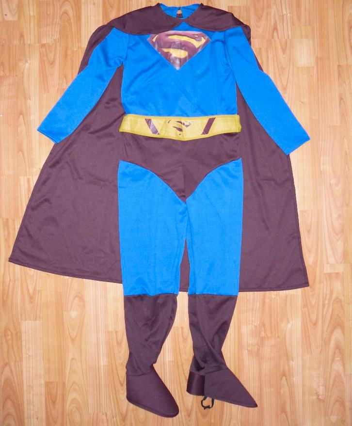 Superman outfit mt 110 / 122, Kinderen en Baby's, Carnavalskleding en Verkleedspullen, Nieuw, Jongen, 122 t/m 128, Ophalen of Verzenden