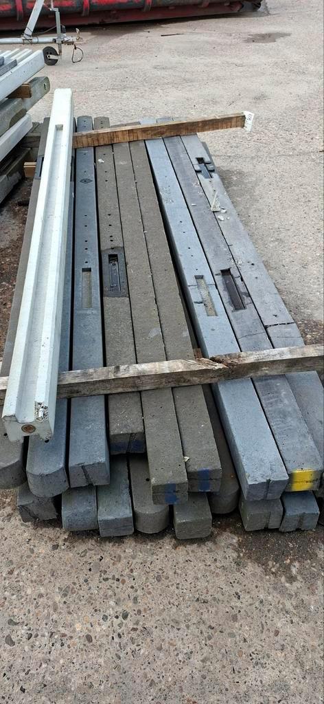 Fundering Beton palen 10x10x280 cm antraciet per stuk € 15,-, Doe-het-zelf en Verbouw, Hout en Planken, Gebruikt, Balk, Overige houtsoorten