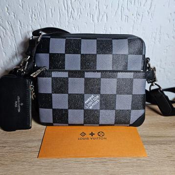 Trio Messenger Bag / Schoudertas beschikbaar voor biedingen
