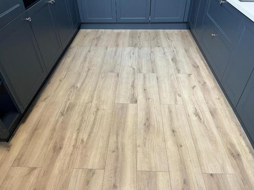 HDF Laminaat V-Groef, Baviera 301, 24,6x138 cm Slechts €9,95, Doe-het-zelf en Verbouw, Vloerdelen en Plavuizen, Nieuw, Laminaat