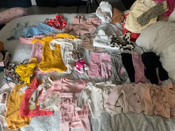 Babykleding beschikbaar voor biedingen