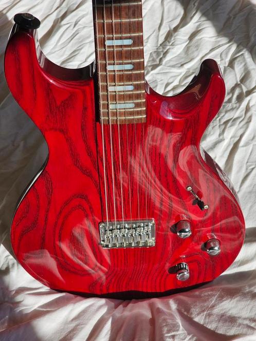 Line6 Variax 700 hardtail translucent red met tas en meer, Muziek en Instrumenten, Snaarinstrumenten | Gitaren | Elektrisch, Zo goed als nieuw