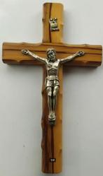 houten crucifix 15,8 x 9,3 cm, Verzamelen, Religie, Ophalen of Verzenden, Christendom | Katholiek, Zo goed als nieuw, Beeld(je)