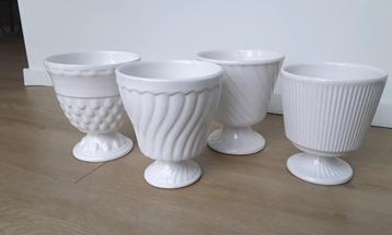 Vintage witte bloempotten op poot, 15/16cm, prijs per stuk  beschikbaar voor biedingen