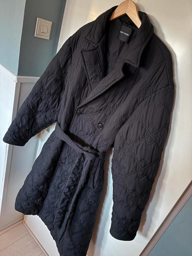 Daily Paper gewatteerde trenchcoat maat 46/48., Kleding | Dames, Grote Maten, Zo goed als nieuw, Jas of Mantel, Zwart, Ophalen of Verzenden