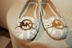 Michael Kors instappers goud logo bovenkant Als Nieuw 39.5, Michael Kors, Verzenden, Zo goed als nieuw, Wit
