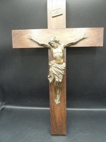 INRI Houten kruisbeeld voor aan de wand beschikbaar voor biedingen