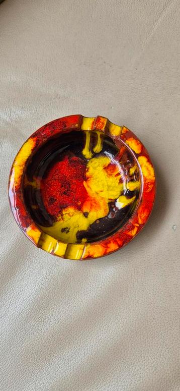 Vintage Aardewerk Asbak beschikbaar voor biedingen