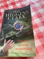Op een mooie zomerdag - Mary Higgins Clark, Ophalen of Verzenden, Gelezen, Nederland