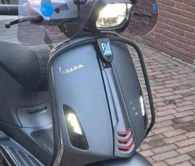 Vespa Sprint Origineel Knipperlichtset Voor + Achter !!, Fietsen en Brommers, Brommeronderdelen | Scooters, Zo goed als nieuw