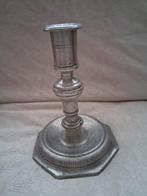 Een Antiek Tinnen "Kaarsen Kandelaar", met 8 - kantige voet., Antiek en Kunst, Antiek | Tin, Ophalen