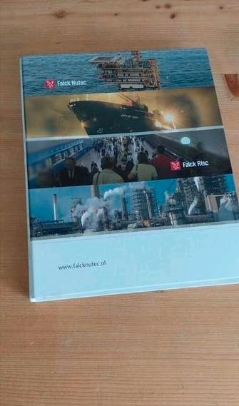 Valck Nutec - Brandbestrijding op zee, Verzamelen, Scheepvaart, Zo goed als nieuw, Boek of Tijdschrift, Ophalen of Verzenden