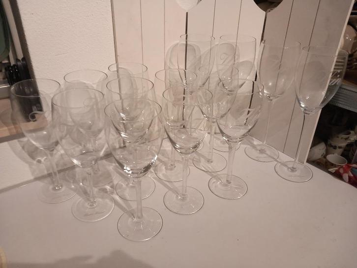 Riviera Maison grote wijnglazen Vin., Huis en Inrichting, Keuken | Servies, Zo goed als nieuw, Glas of Glazen, Overige stijlen