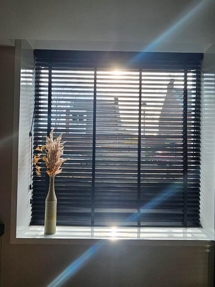 Zwarte houten Jaloezie 50mm en brede band, Huis en Inrichting, Stoffering | Gordijnen en Lamellen, Zo goed als nieuw, Ophalen