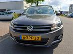 Volkswagen Tiguan 1.4 TSI Sport&Style CLIMA/CRUISE/TREKHAAK!, Auto's, Volkswagen, Voorwielaandrijving, Euro 5, 15 km/l, Zwart