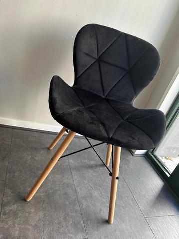 Stoel met velvet bekleding 