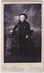 CDV - Kind Jongen Klederdracht Walcheren - Foto Henning, Verzamelen, Gebruikt, Foto, Klederdracht, Ophalen of Verzenden