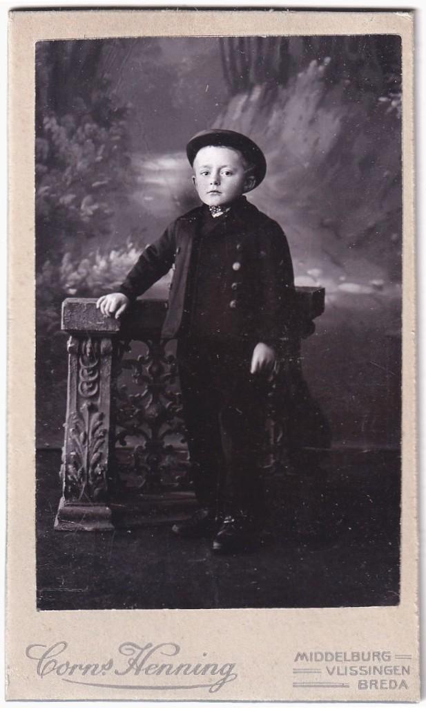 CDV - Kind Jongen Klederdracht Walcheren - Foto Henning, Verzamelen, Foto's en Prenten, Gebruikt, Foto, Klederdracht, Voor 1940