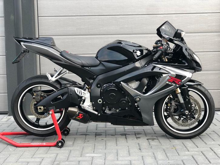 Suzuki GSX-R 600 | Zwart | Akrapovic | 35kw, Motoren, Motoren | Suzuki, Bedrijf, Super Sport, 12 t/m 35 kW, 4 cilinders, Ophalen