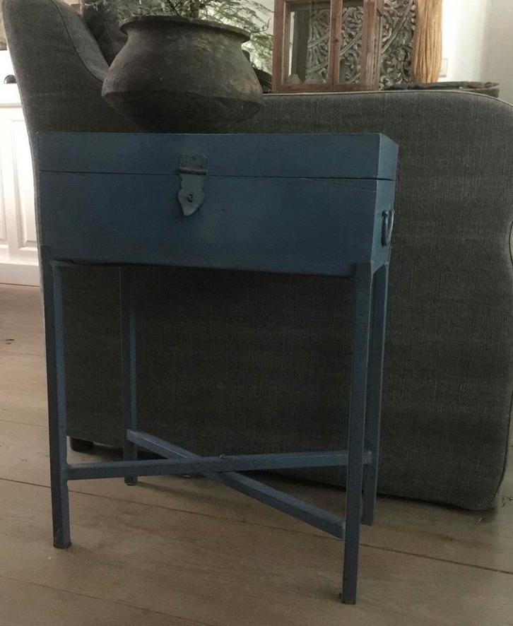 Chinese Aziatische kist op ijzeren frame oosters sober, Antiek en Kunst, Curiosa en Brocante, Ophalen