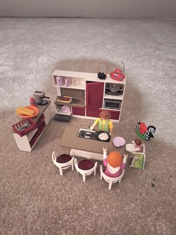 Playmobil keuken met gezin beschikbaar voor biedingen