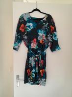 Steps jurk. Zwart met bloemen. Maat 40., Maat 38/40 (M), Zwart, Ophalen of Verzenden, Zo goed als nieuw