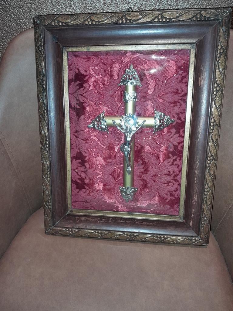 Ingelijste Crucifix achter Glas, Antiek en Kunst, Antiek | Religie, Ophalen of Verzenden