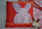 Nieuw sierkussen konijn The Go Rond, Huis en Inrichting, Ophalen of Verzenden, Nieuw, Rood, Vierkant