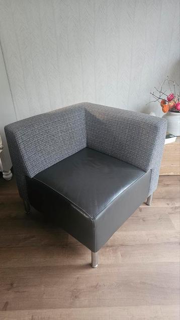 Fauteuil Montel van leer en stof beschikbaar voor biedingen