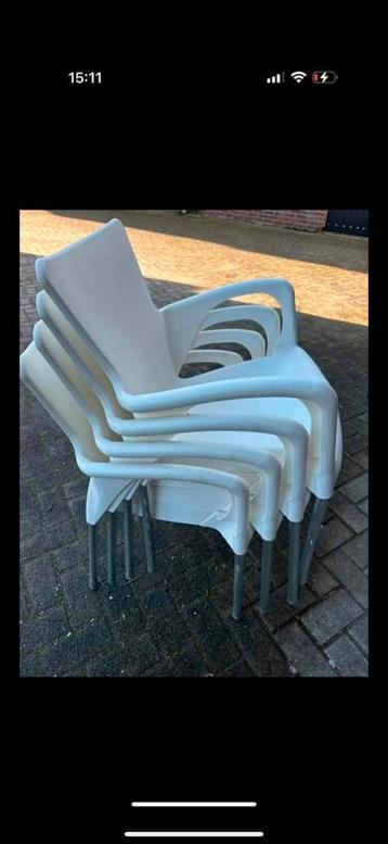 4x stoelen beschikbaar voor biedingen