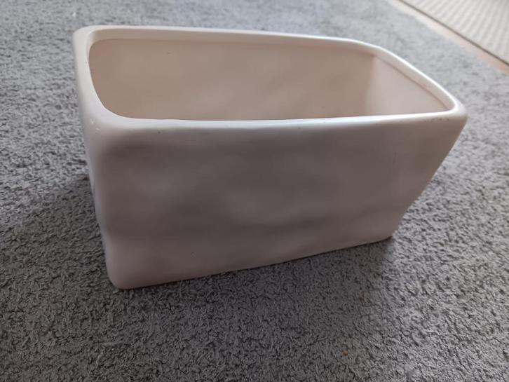 Witte Bloempot // White Flowerpot, Tuin en Terras, Bloempotten, Zo goed als nieuw, Aardewerk, Binnen, Balkon, Tuin, Minder dan 40 cm