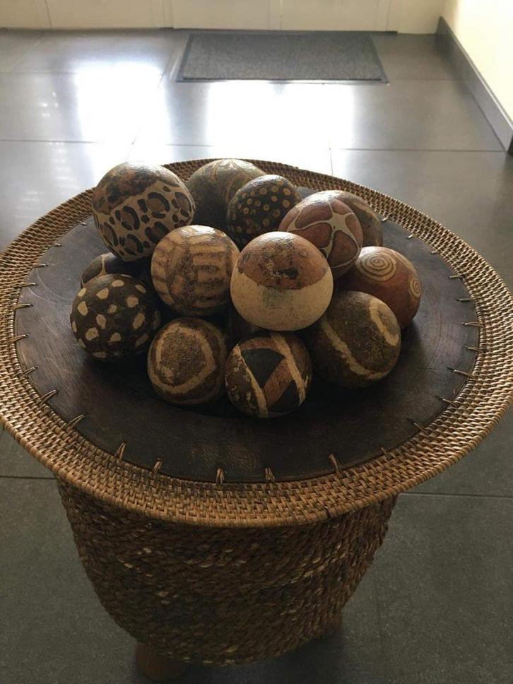 Prachtige houten schaal met +-21 monkeyballs zuid afrika, Huis en Inrichting, Woonaccessoires | Schalen en Manden, Zo goed als nieuw