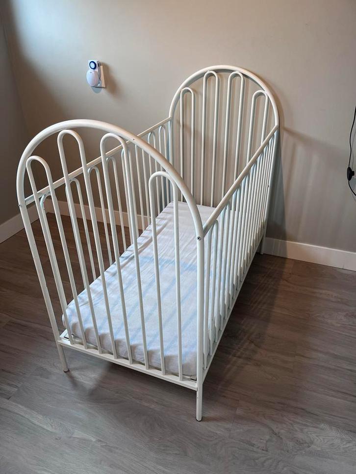 Stalen Ledikant - Stevig en Stijlvol!, Kinderen en Baby's, Babywiegjes en Ledikanten, Gebruikt, Ledikant, Ophalen