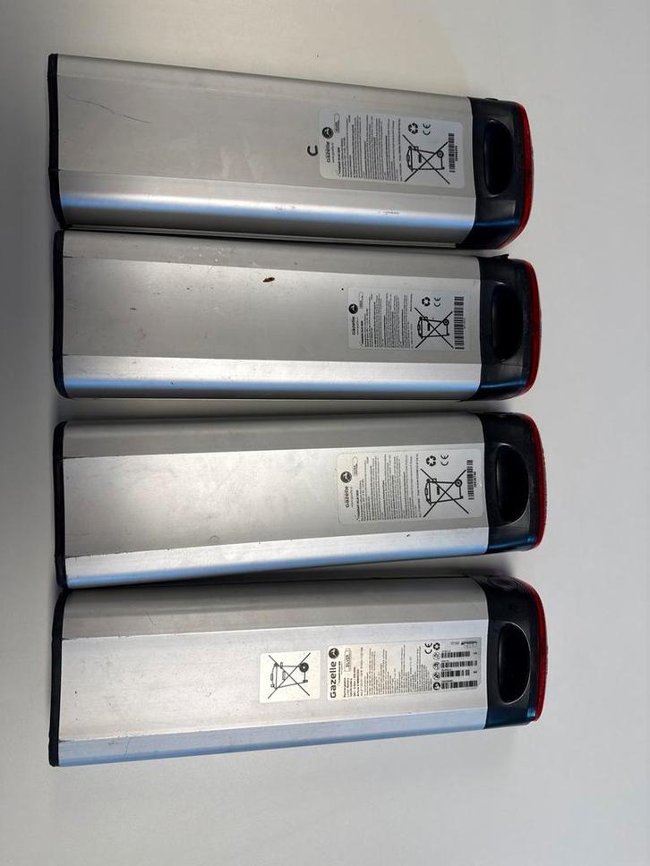 Gazelle Accu's - 4 stuks 3 Werking Onbekend 1 werkt sowieso, Fietsen en Brommers, Fietsaccessoires | Fietsaccu's, Gebruikt, Ophalen of Verzenden