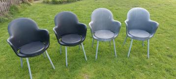 4 stevige kuipstoelen GRATIS