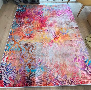 Kleurrijk patchwork vloerkleed beschikbaar voor biedingen