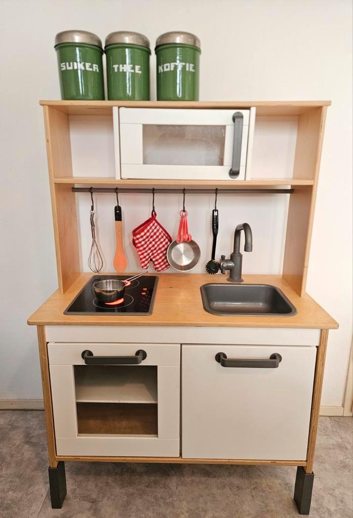 IKEA DUKTIG kinderkeukentje met accessoires, spelen, koken, Kinderen en Baby's, Speelgoed | Speelkeukens, Speelkeuken, Hout, Ophalen