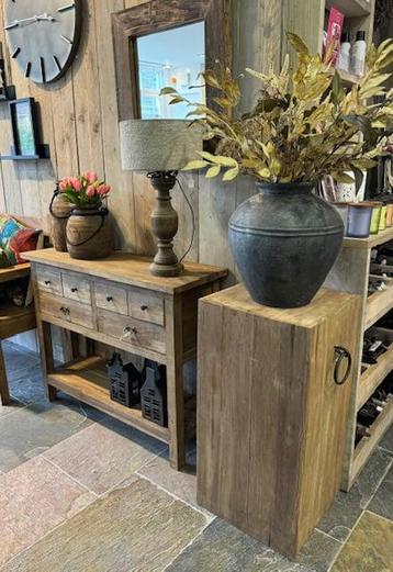 Houten zuil - pilaar met ringen beschikbaar voor biedingen