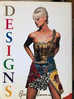 Gianni Versace designs vanitas, Boeken, Gelezen, Ophalen of Verzenden, Couturiers