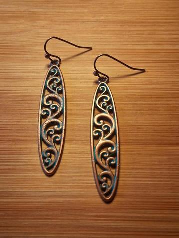 langwerpige ovalen bronskleurige oorbellen beschikbaar voor biedingen