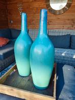 2 grote turquoise aardewerk vazen, Huis en Inrichting, Ophalen, 50 tot 75 cm, Blauw, Aardewerk of Porselein
