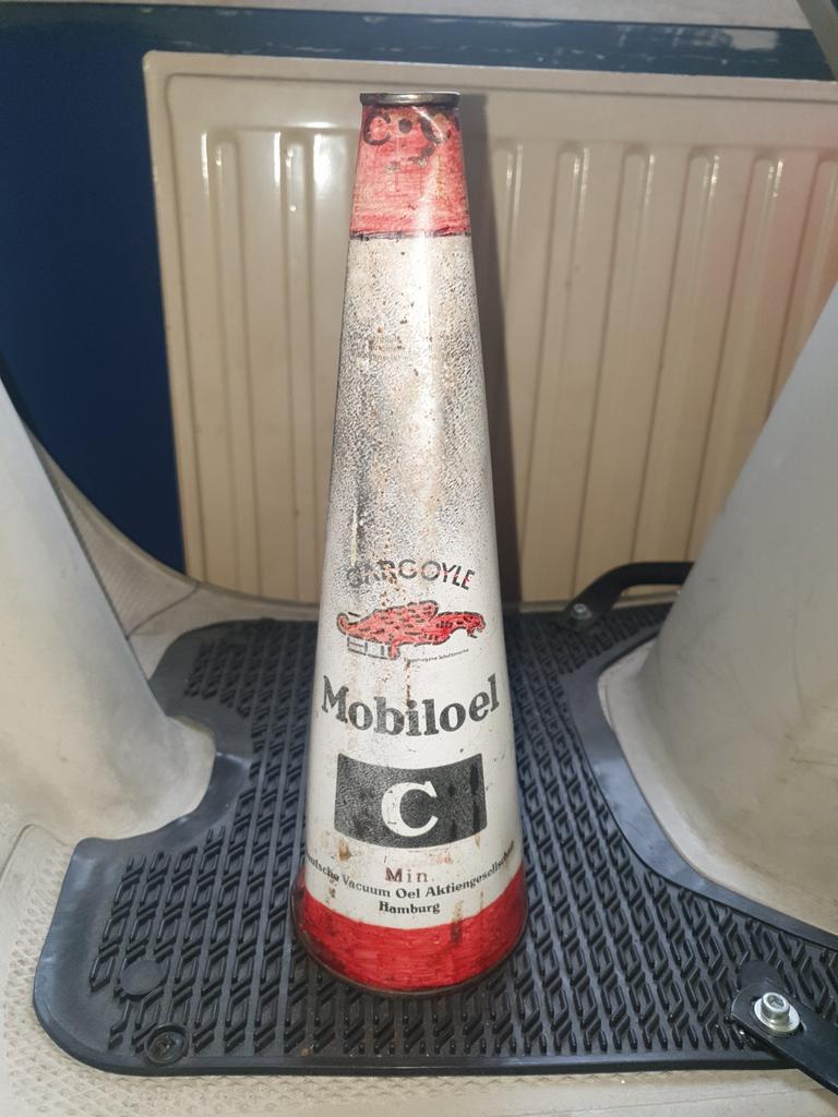 Uniek Conisch Mobiloil Blik - Duitsland, Vol, Verzamelen, Ophalen of Verzenden, Gebruikt