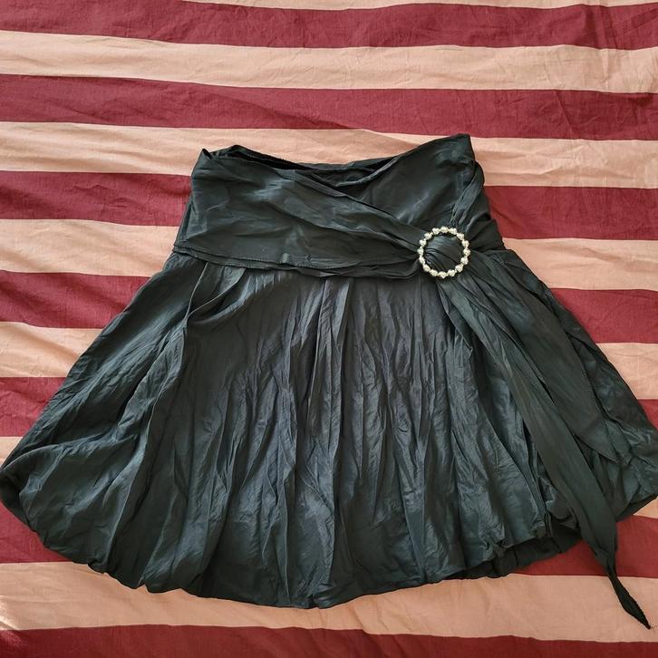 Nette zwarte dames rok maat M, Kleding | Dames, Rokken, Nieuw, Maat 38/40 (M), Zwart, Knielengte, Ophalen of Verzenden