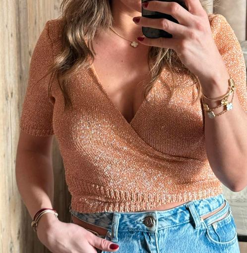 Oranje wikkel crop top met glitters en korte mouwen., Kleding | Dames, Tops, Zo goed als nieuw, Maat 38/40 (M), Oranje, Korte mouw