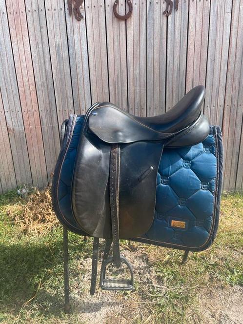 Euroriding luxor dressuurzadel 17 inch, Dieren en Toebehoren, Paarden en Pony's | Zadels, Gebruikt, Dressuur, Ophalen