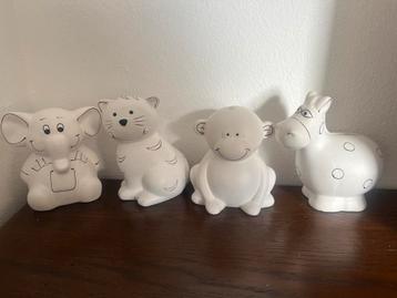 Spaarpotjes om te beschilderen beschikbaar voor biedingen