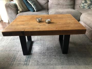 Leuke Industrie stijl Salon Tafel met stalen frame  beschikbaar voor biedingen