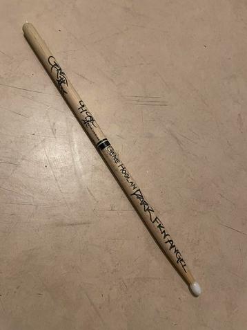 Dark Angel gesigneerde Drum stick van Gene Hoglan (ex Death) beschikbaar voor biedingen