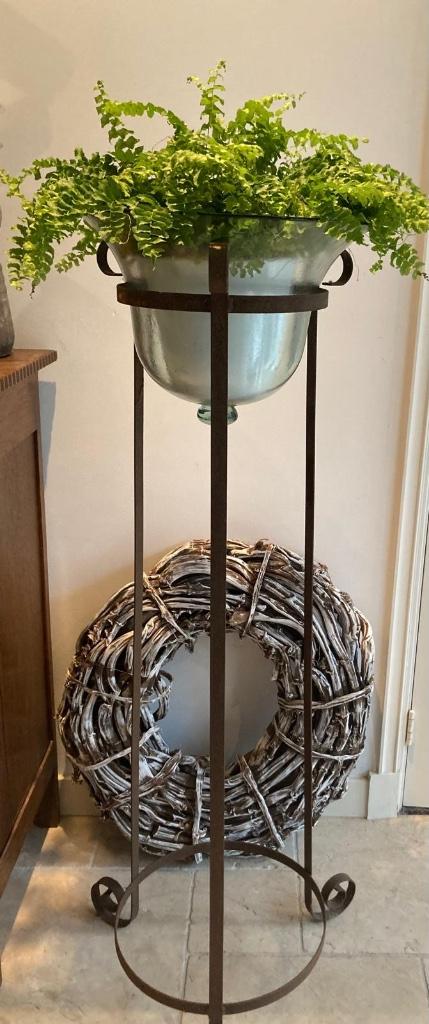 4st rustiek ijzeren standaard met glazen plantenschaal, Ophalen